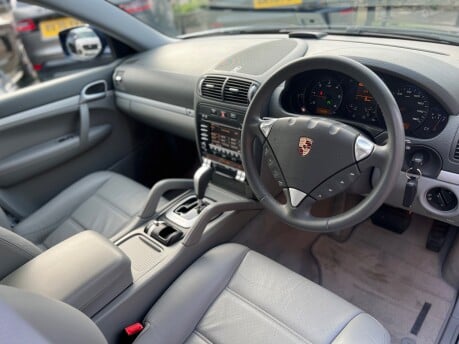 Porsche Cayenne D TIPTRONIC S 19