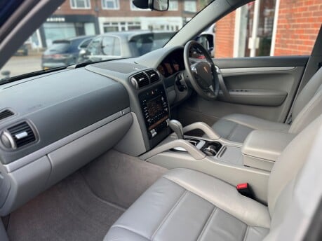 Porsche Cayenne D TIPTRONIC S 31