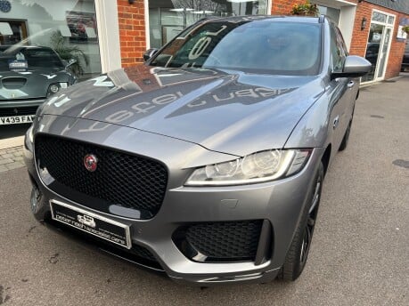 Jaguar F-Pace 2.0 D180 Chequered Flag SUV 5dr Diesel Auto AWD Euro 6 (s/s) (180 ps) 4