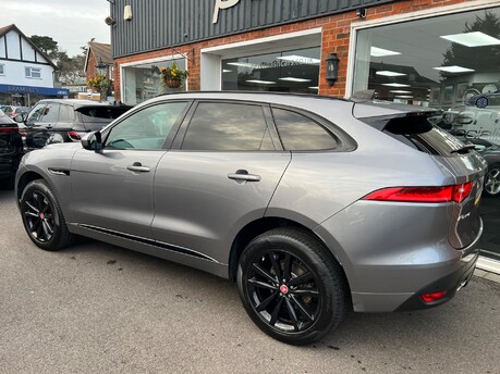 Jaguar F-Pace 2.0 D180 Chequered Flag SUV 5dr Diesel Auto AWD Euro 6 (s/s) (180 ps) 9