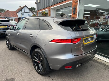 Jaguar F-Pace 2.0 D180 Chequered Flag SUV 5dr Diesel Auto AWD Euro 6 (s/s) (180 ps) 10