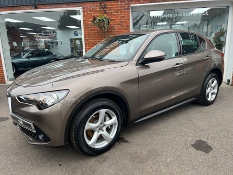 Alfa Romeo Stelvio 2.2 TD Super SUV 5dr Diesel Auto Q4 AWD Euro 6 (s/s) (190 ps) 4