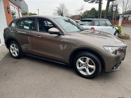 Alfa Romeo Stelvio 2.2 TD Super SUV 5dr Diesel Auto Q4 AWD Euro 6 (s/s) (190 ps) 10