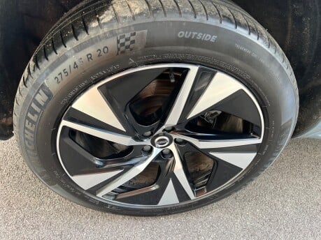 Volvo XC90 2.0 B5 MHEV Plus SUV 5dr Petrol Hybrid Auto 4WD Euro 6 (s/s) (250 ps) 17