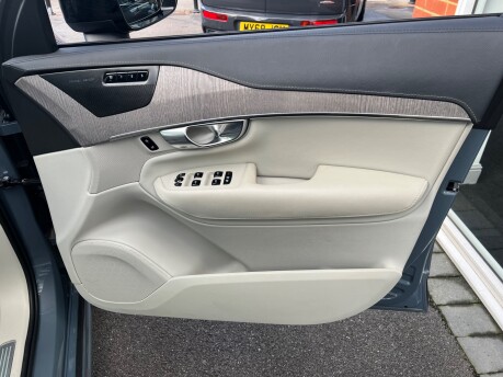 Volvo XC90 2.0 B5 MHEV Plus SUV 5dr Petrol Hybrid Auto 4WD Euro 6 (s/s) (250 ps) 25