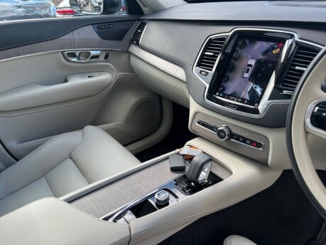 Volvo XC90 2.0 B5 MHEV Plus SUV 5dr Petrol Hybrid Auto 4WD Euro 6 (s/s) (250 ps) 32