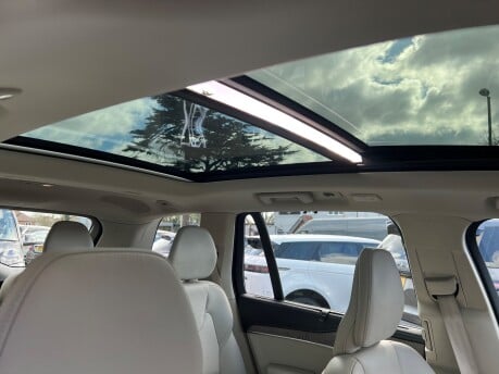 Volvo XC90 2.0 B5 MHEV Plus SUV 5dr Petrol Hybrid Auto 4WD Euro 6 (s/s) (250 ps) 34
