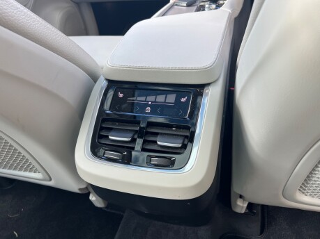 Volvo XC90 2.0 B5 MHEV Plus SUV 5dr Petrol Hybrid Auto 4WD Euro 6 (s/s) (250 ps) 40