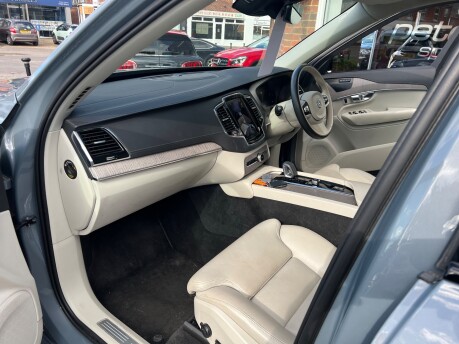 Volvo XC90 2.0 B5 MHEV Plus SUV 5dr Petrol Hybrid Auto 4WD Euro 6 (s/s) (250 ps) 49