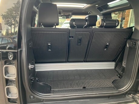 Land Rover Defender 3.0 D300 MHEV X SUV 3dr Diesel Auto 4WD Euro 6 (s/s) (300 ps) 27