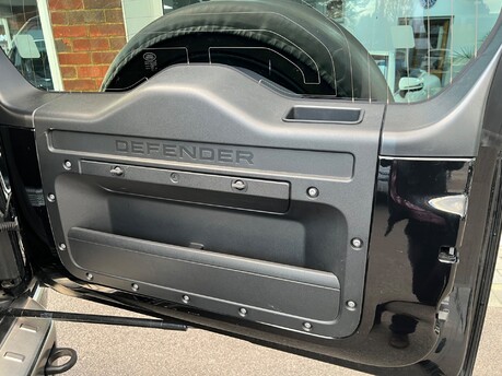 Land Rover Defender 3.0 D300 MHEV X SUV 3dr Diesel Auto 4WD Euro 6 (s/s) (300 ps) 28