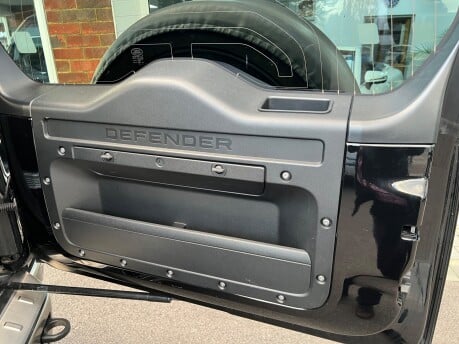 Land Rover Defender 3.0 D300 MHEV X SUV 3dr Diesel Auto 4WD Euro 6 (s/s) (300 ps) 28