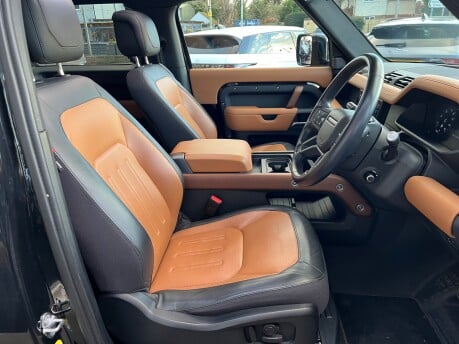 Land Rover Defender 3.0 D300 MHEV X SUV 3dr Diesel Auto 4WD Euro 6 (s/s) (300 ps) 31