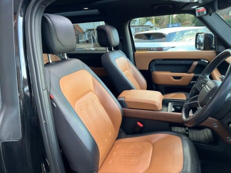 Land Rover Defender 3.0 D300 MHEV X SUV 3dr Diesel Auto 4WD Euro 6 (s/s) (300 ps) 32