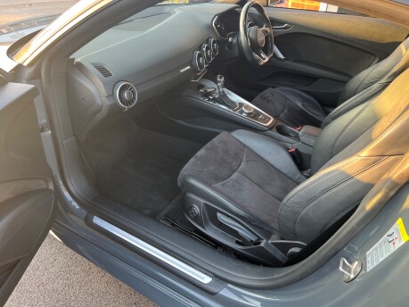 Audi TT 2.0 TFSI Sport Coupe 3dr Petrol S Tronic quattro Euro 6 (s/s) (230 ps) 33