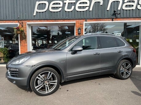 Porsche Cayenne 3.0 TD V6 SUV 5dr Diesel Tiptronic 4WD Euro 5 (s/s) (240 ps) 4