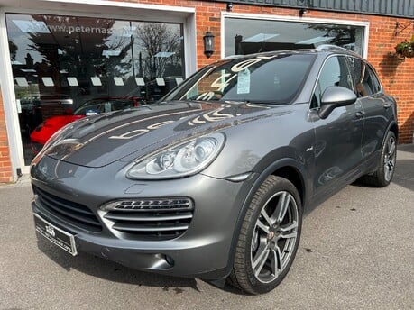 Porsche Cayenne 3.0 TD V6 SUV 5dr Diesel Tiptronic 4WD Euro 5 (s/s) (240 ps) 1