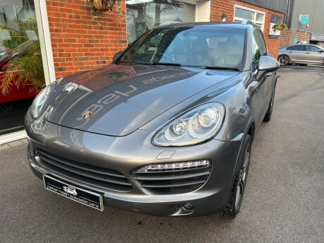 Porsche Cayenne 4.8 S SUV 5dr Petrol TiptronicS 4WD Euro 5 (s/s) (400 ps) 3