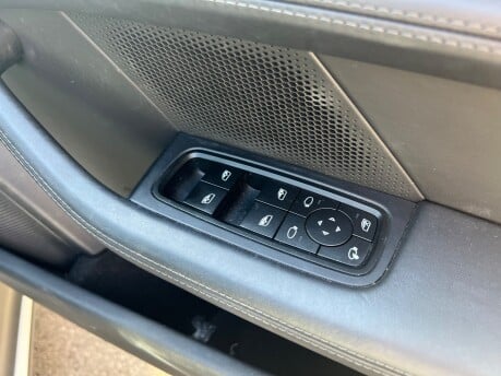 Porsche Taycan Performance Plus 93.4kWh 4S Saloon 4dr Electric Auto 4WD (571ps) 21