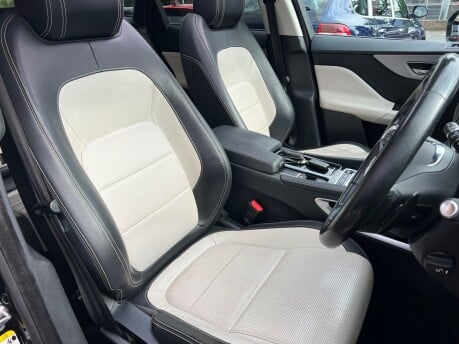 Jaguar F-Pace 2.0 D180 R-Sport SUV 5dr Diesel Auto AWD Euro 6 (s/s) (180 ps) 26