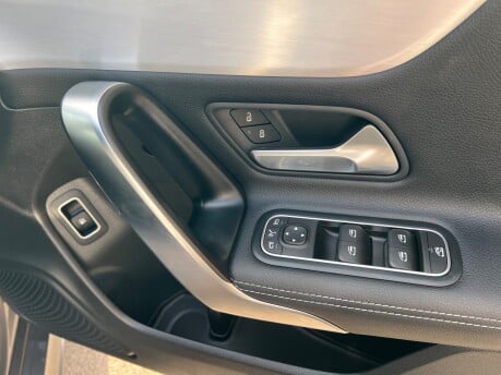 Mercedes-Benz CLA Class 1.3 CLA250e AMG Line (Premium) Coupe 4dr Petrol Plug-in Hybrid 8G-DCT EURO6 27