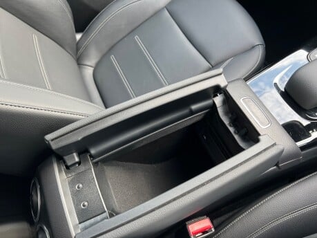 Mercedes-Benz CLA Class 1.3 CLA250e AMG Line (Premium) Coupe 4dr Petrol Plug-in Hybrid 8G-DCT EURO6 35