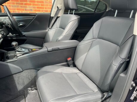 Lexus Es 2.5 300h Saloon 4dr Petrol Hybrid Euro 6 (s/s) (218 ps) 19