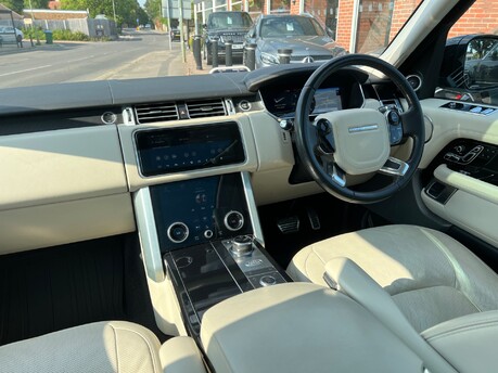 Land Rover Range Rover 3.0 SD V6 Vogue SUV 5dr Diesel Auto 4WD Euro 6 (s/s) (275 ps) 3