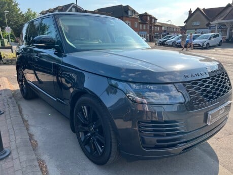 Land Rover Range Rover 3.0 SD V6 Vogue SUV 5dr Diesel Auto 4WD Euro 6 (s/s) (275 ps) 8