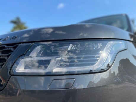 Land Rover Range Rover 3.0 SD V6 Vogue SUV 5dr Diesel Auto 4WD Euro 6 (s/s) (275 ps) 11