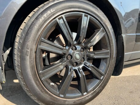 Land Rover Range Rover 3.0 SD V6 Vogue SUV 5dr Diesel Auto 4WD Euro 6 (s/s) (275 ps) 12