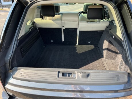 Land Rover Range Rover 3.0 SD V6 Vogue SUV 5dr Diesel Auto 4WD Euro 6 (s/s) (275 ps) 19