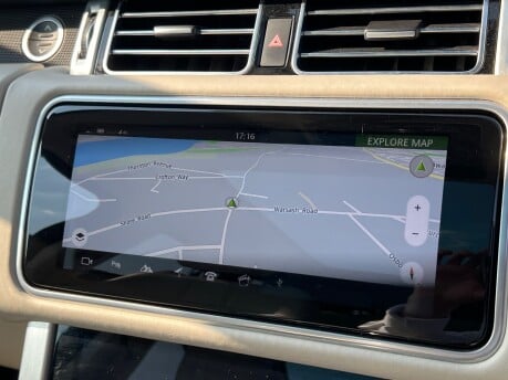 Land Rover Range Rover 3.0 SD V6 Vogue SUV 5dr Diesel Auto 4WD Euro 6 (s/s) (275 ps) 31
