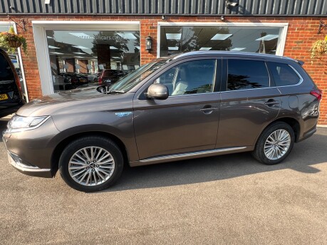 Mitsubishi Outlander 2.4h TwinMotor 13.8kWh Dynamic Safety SUV 5dr Petrol Plug-in Hybrid CVT 4WD 5