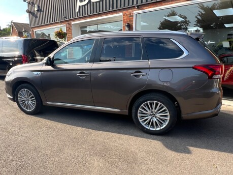 Mitsubishi Outlander 2.4h TwinMotor 13.8kWh Dynamic Safety SUV 5dr Petrol Plug-in Hybrid CVT 4WD 6