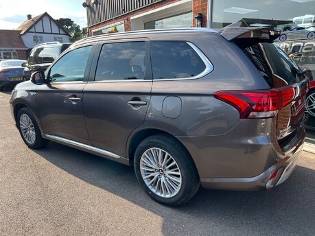 Mitsubishi Outlander 2.4h TwinMotor 13.8kWh Dynamic Safety SUV 5dr Petrol Plug-in Hybrid CVT 4WD 7