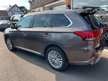 Mitsubishi Outlander 2.4h TwinMotor 13.8kWh Dynamic Safety SUV 5dr Petrol Plug-in Hybrid CVT 4WD 7