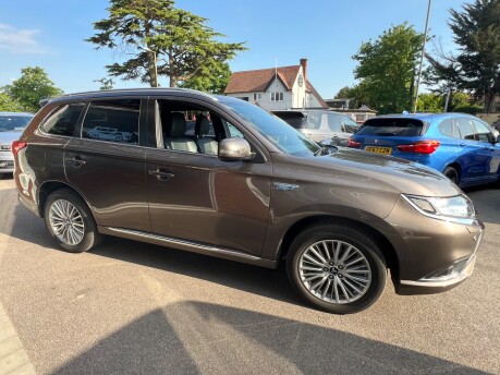 Mitsubishi Outlander 2.4h TwinMotor 13.8kWh Dynamic Safety SUV 5dr Petrol Plug-in Hybrid CVT 4WD 10