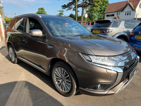 Mitsubishi Outlander 2.4h TwinMotor 13.8kWh Dynamic Safety SUV 5dr Petrol Plug-in Hybrid CVT 4WD 11