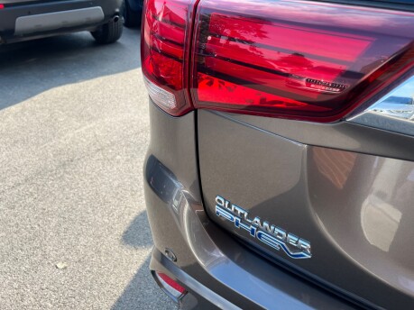 Mitsubishi Outlander 2.4h TwinMotor 13.8kWh Dynamic Safety SUV 5dr Petrol Plug-in Hybrid CVT 4WD 17