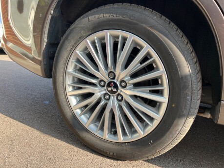 Mitsubishi Outlander 2.4h TwinMotor 13.8kWh Dynamic Safety SUV 5dr Petrol Plug-in Hybrid CVT 4WD 19