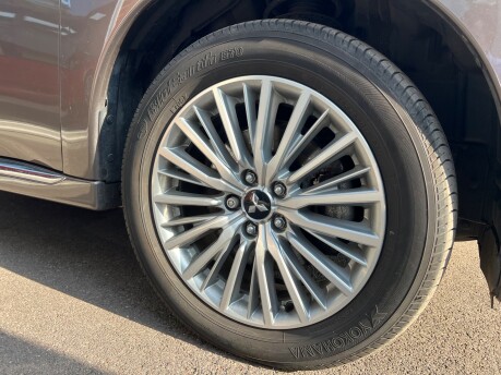 Mitsubishi Outlander 2.4h TwinMotor 13.8kWh Dynamic Safety SUV 5dr Petrol Plug-in Hybrid CVT 4WD 20