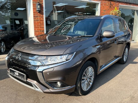 Mitsubishi Outlander 2.4h TwinMotor 13.8kWh Dynamic Safety SUV 5dr Petrol Plug-in Hybrid CVT 4WD