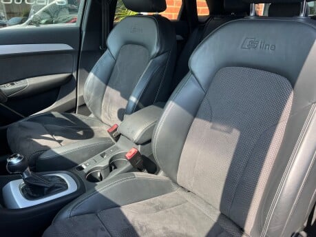 Audi Q3 2.0 TFSI S line Plus SUV 5dr Petrol S Tronic quattro Euro 5 (s/s) (211 ps) 4