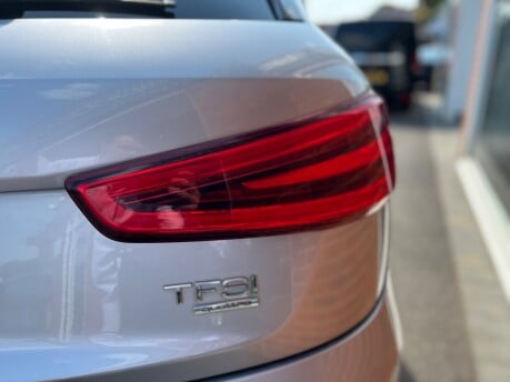 Audi Q3 2.0 TFSI S line Plus SUV 5dr Petrol S Tronic quattro Euro 5 (s/s) (211 ps) 19