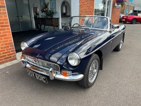 MG B ROADSTER 3