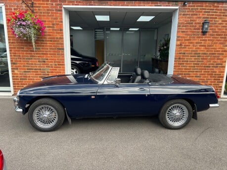 MG B ROADSTER 9