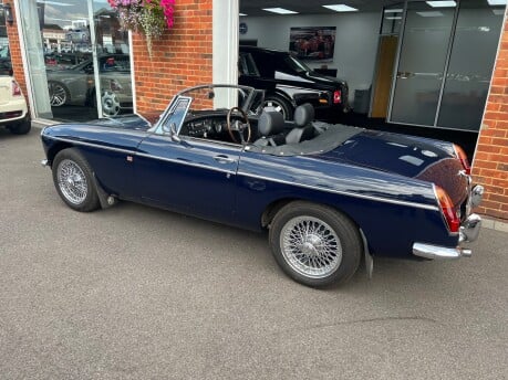MG B ROADSTER 10