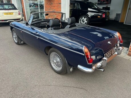 MG B ROADSTER 11