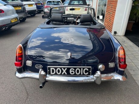 MG B ROADSTER 14